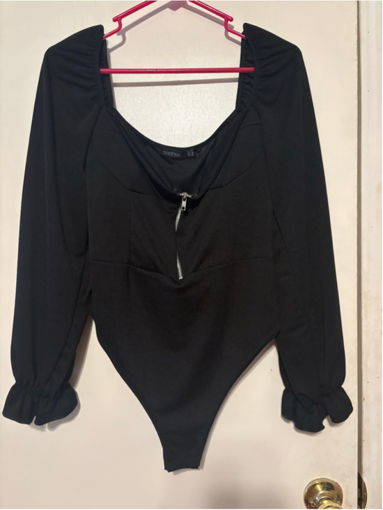 Boohoo Tops - Women's Boohoo Black Long Sleeve Bodysuit with Zipper Front, Size 10
